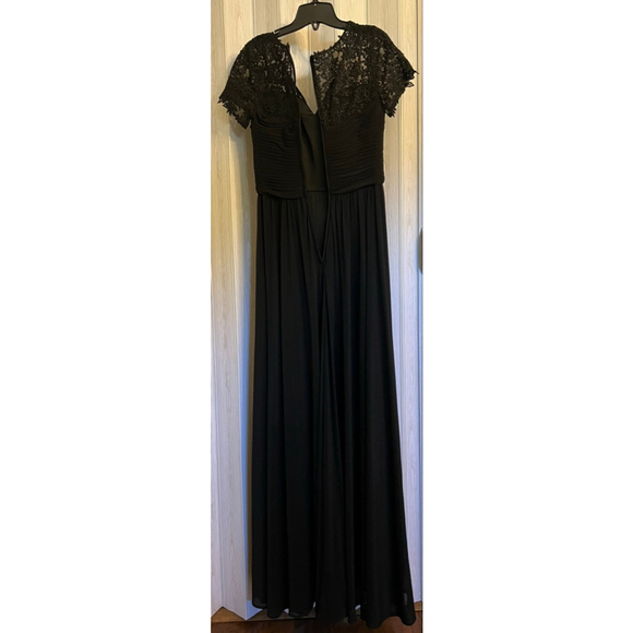 NWT La Femme Gown 29772 Floral
Embroidered Sheath Dress in Black Size 8 - Picture 6 of 11